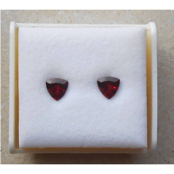 trillion garnet gemstones 2.7 cts       G5 - Picture 2 of 5